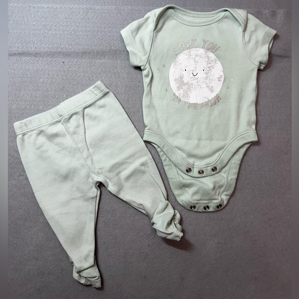 Mint Green 0-3m baby girls onesie and pants. Old Navy/Cloud Island